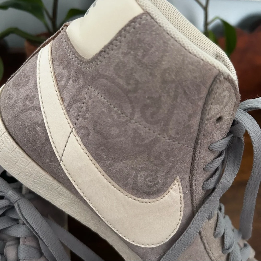 Nike Blazer Mid Premium Vintage
Wolf Grey Baroque, Genuine Suede, Unisex - Picture 4 of 16